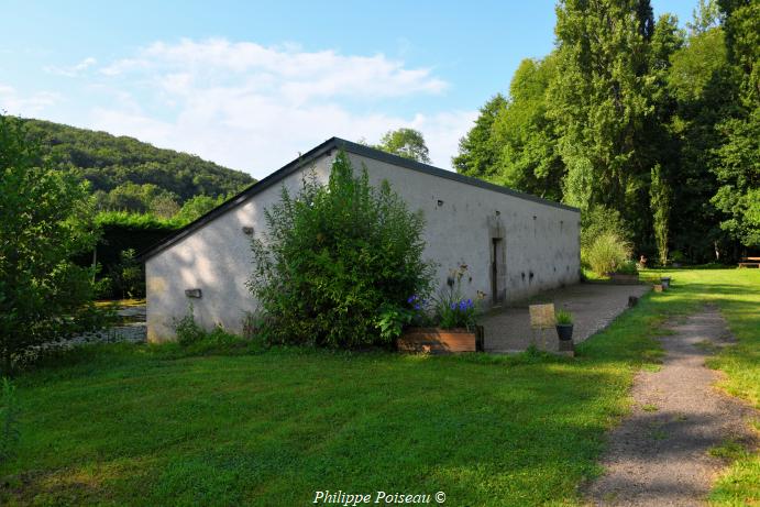 Lavoir couvert de Taconnay