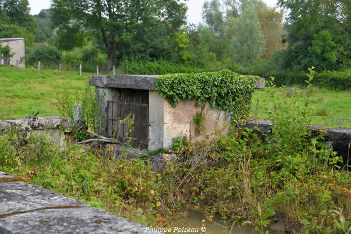 Lavoir du centre d'Héry