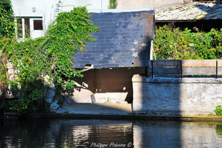 Lavoir privé quai du Nohain de Donzy