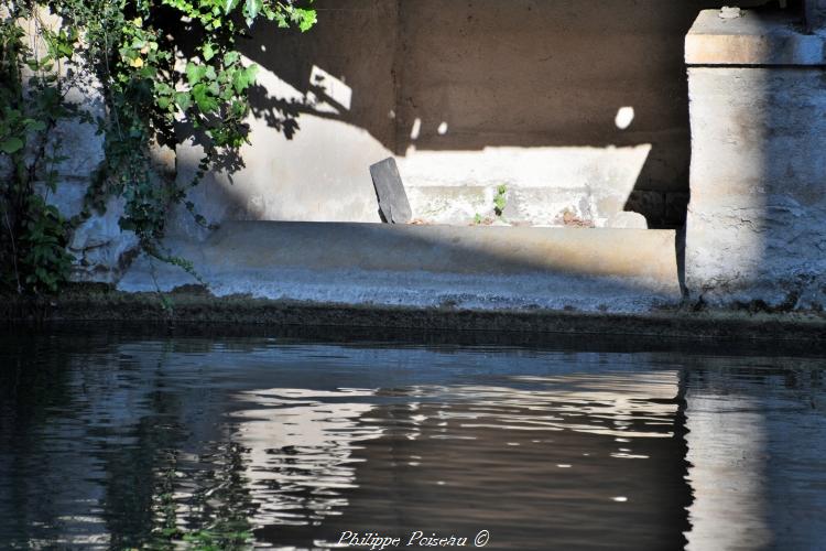 Lavoir privé quai du Nohain de Donzy 