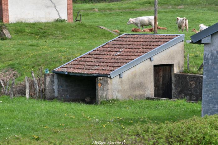 Lavoir du hameau de la gare de Razou