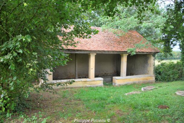 Le lavoir de Lurcy-le-Bourg