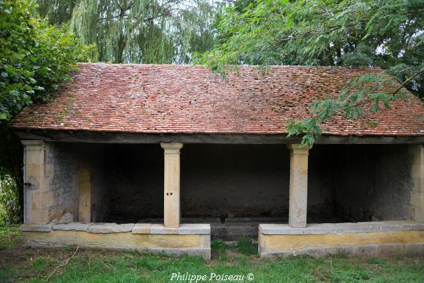 Le lavoir de Lurcy-le-Bourg