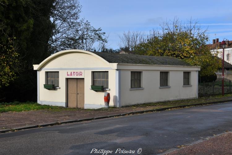 Lavoir de Myennes un patrimoine vernaculaire