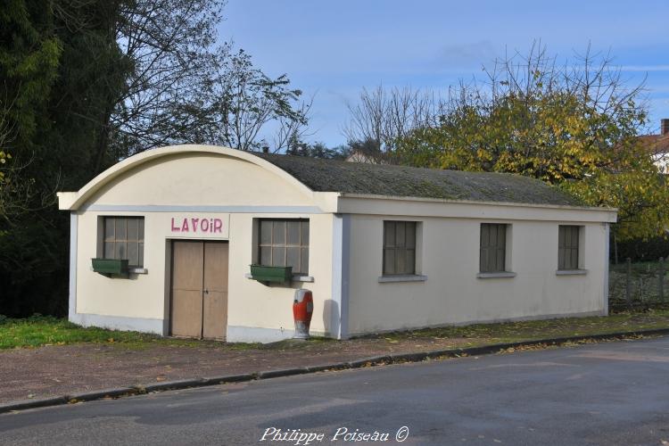 Lavoir de Myennes un patrimoine vernaculaire