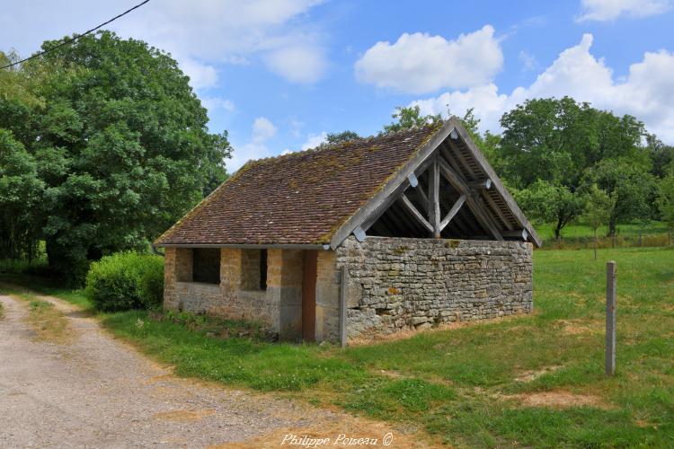 Lavoir de Neuzy un beau patrimoine