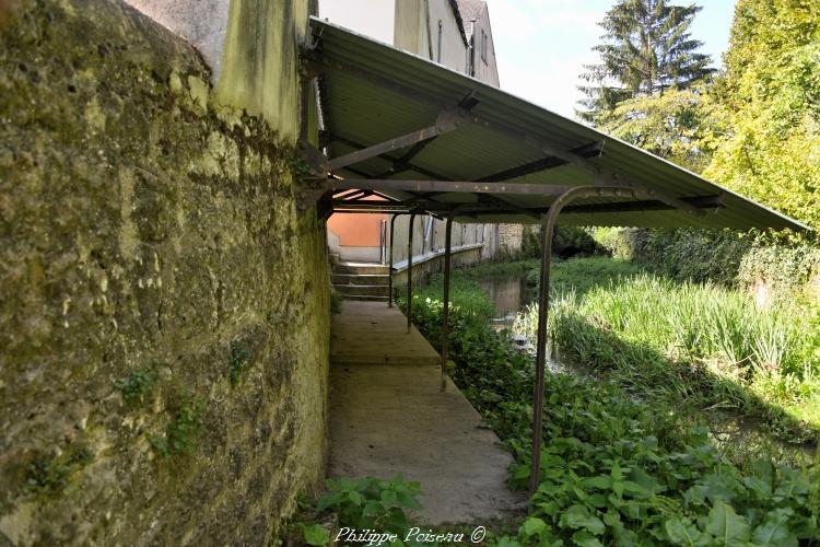 Le lavoir de la rue du Moulin d’écorce