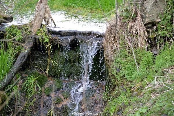 Source et bassin du village de Pazy