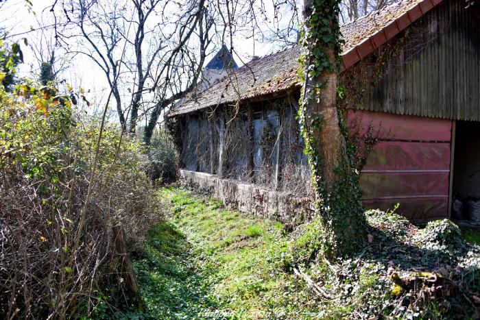 Lavoir de l'église de Saint-Franchy