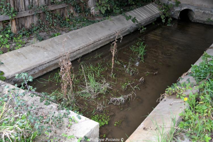 Le lavoir des Loges de Luzy