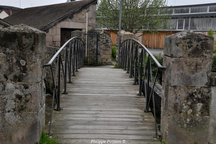 Lavoir du champ de foire de Luzy 