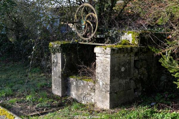 Lavoir du hameau de Laché