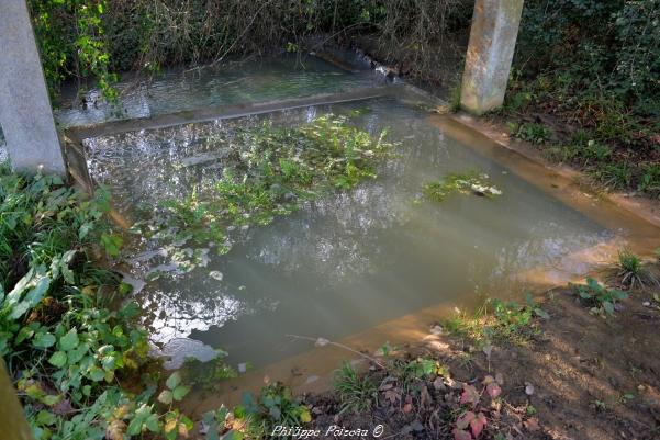 Lavoir du hameau de Mougues Nièvre Passion