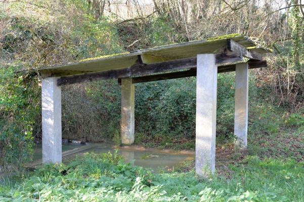 Lavoir du hameau de Mougues Nièvre Passion