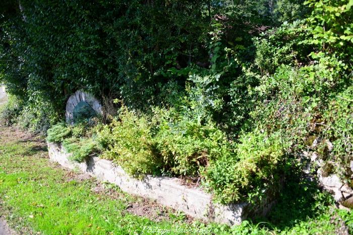 Le lavoir du village de Grandry un beau patrimoine.