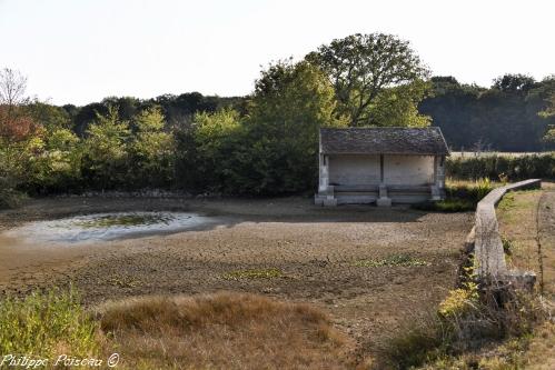 Lavoir et mare "des Perrets"