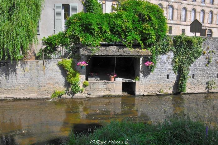 Lavoir privé sur l’Anguison un patrimoine