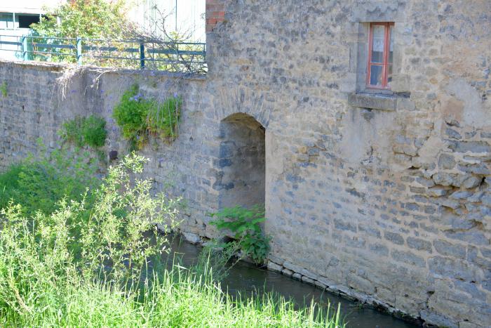 Lavoir privé de l'Anguison de Corbigny