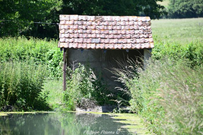 Lavoir privé et sa mare de Sardolles