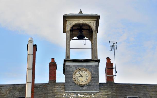 Bâtiment à l'Horloge de Guérigny