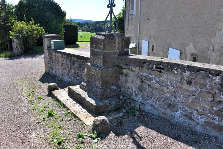 La croix de "Le Doué"