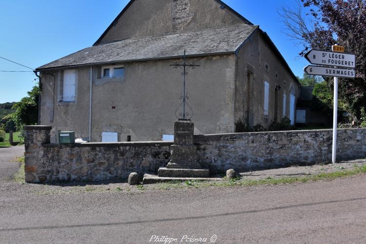 La croix de Le Doué un patrimoine