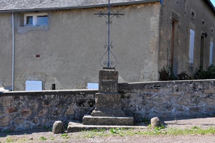 La croix de Le Doué un patrimoine