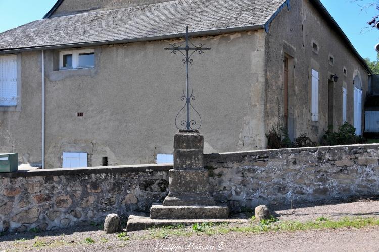 La croix de Le Doué un patrimoine