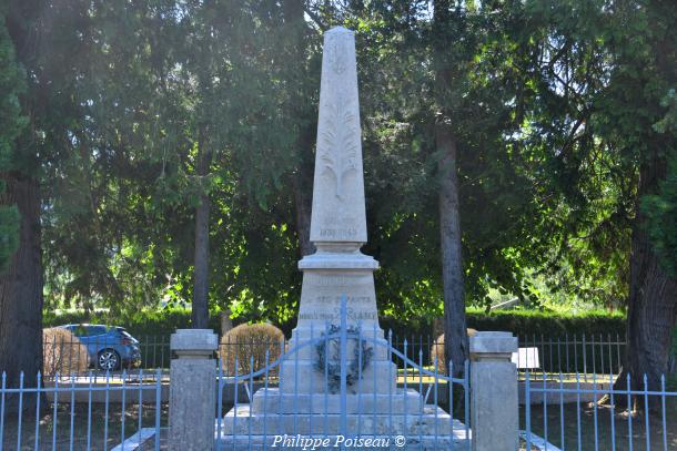 Le Monument aux morts de Dornecy