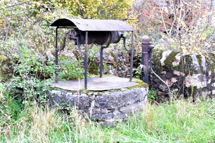 Le puits et sa pompe de Précy un petit patrimoine