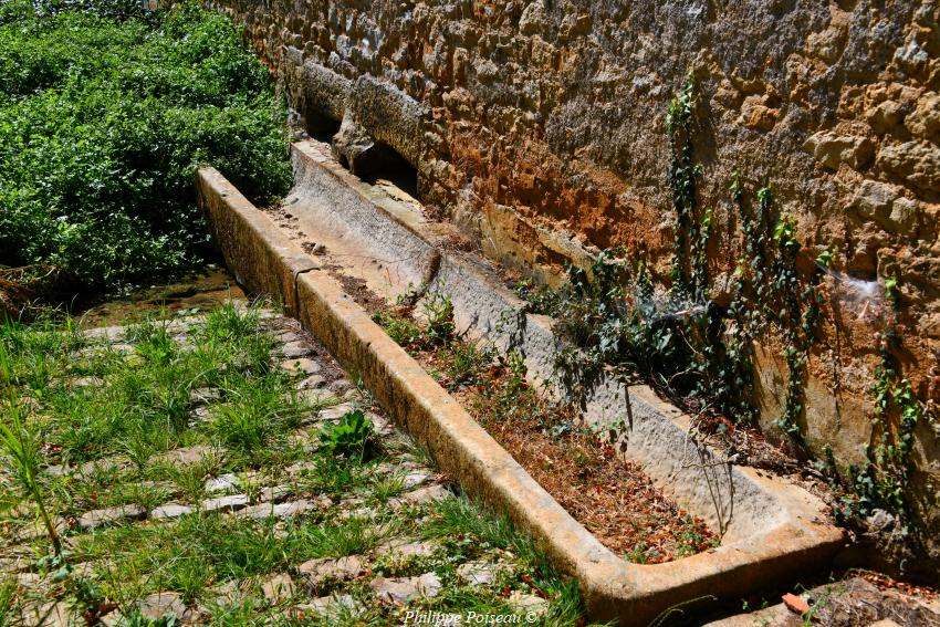 Le Vieux lavoir de Trucy-l'Orgueilleux