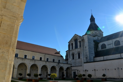 Le cloître de l'ancien prieuré Notre Dame de La Charité-sur-Loire