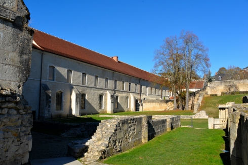 Cloître du prieuré de La Charité-sur-Loire