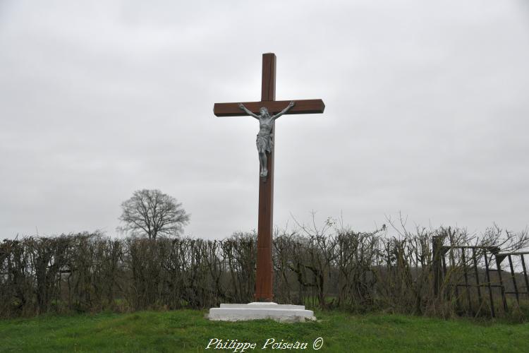 Le crucifix de Chitry Les Mines un beau patrimoine
