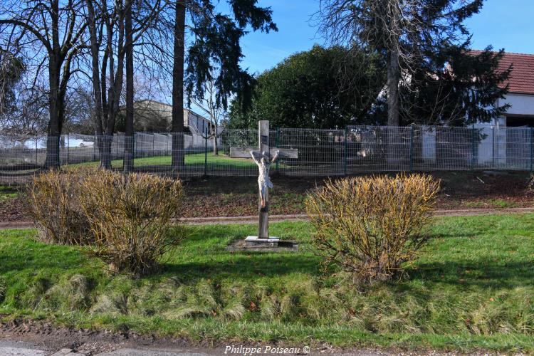 Le crucifix de Dompierre sur Nièvre