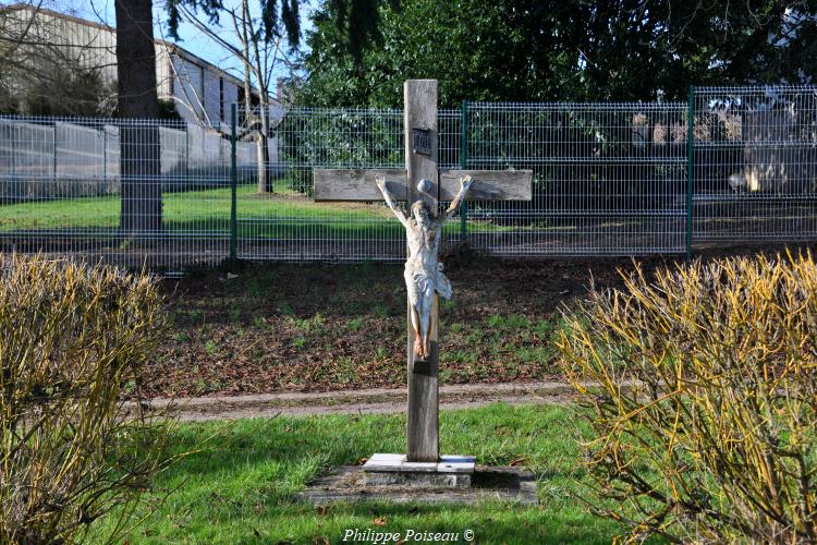 Le crucifix de Dompierre sur Nièvre