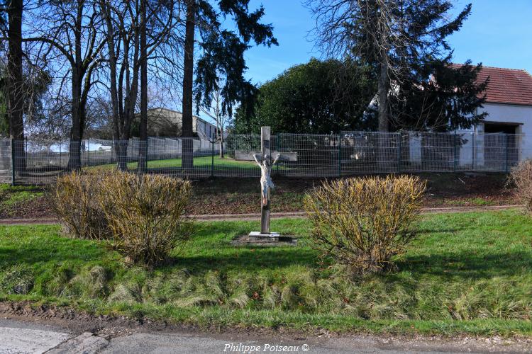 Le crucifix de Dompierre sur Nièvre