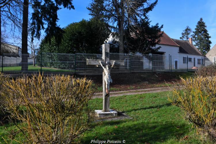 Le crucifix de Dompierre sur Nièvre