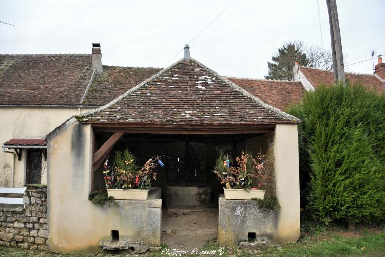 Le lavoir couvert des Bouquettes 