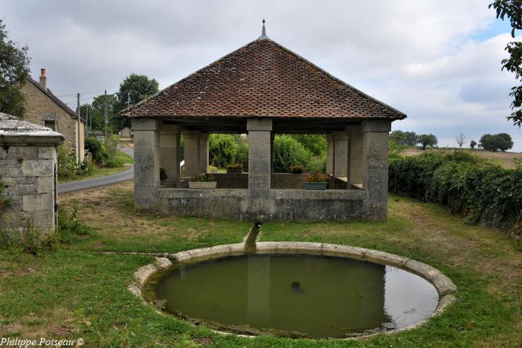 Lavoir de Crux la Ville