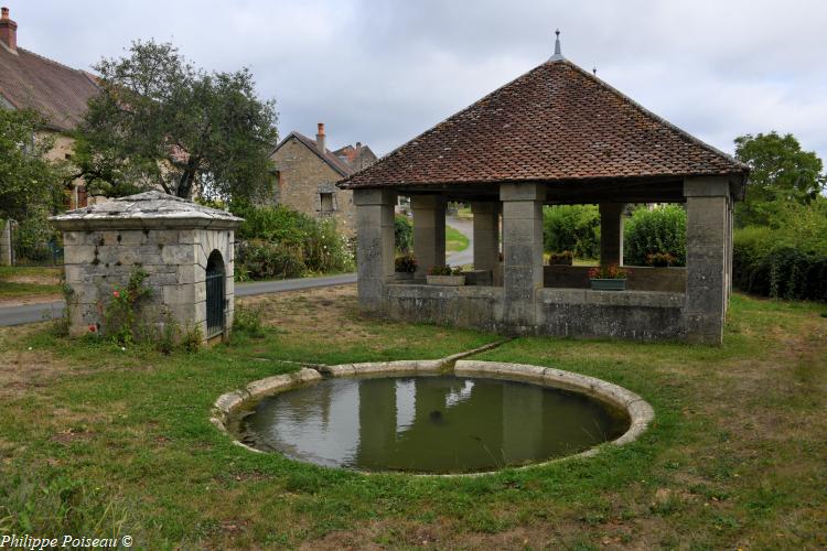 Lavoir de Crux la Ville