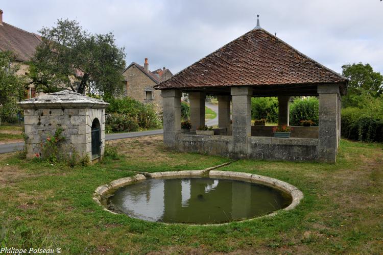 Lavoir de Crux la Ville