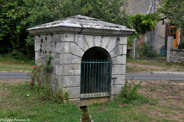 Lavoir de Crux la Ville