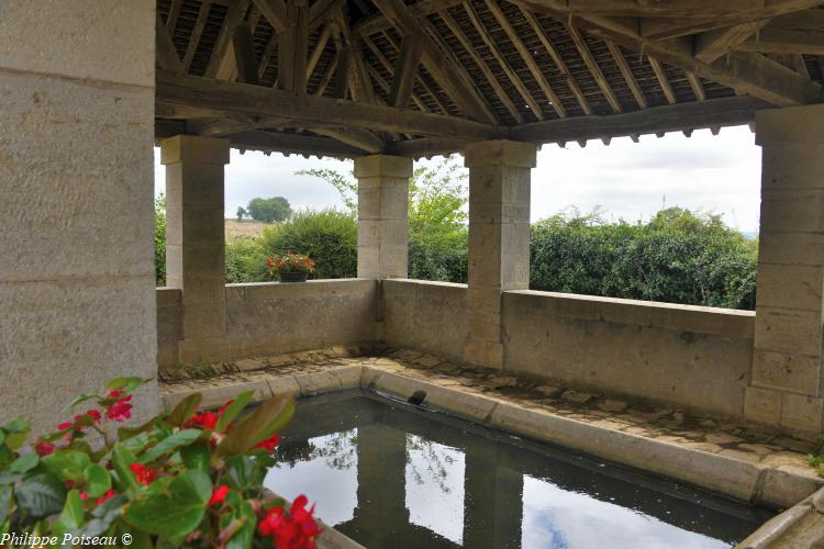 Lavoir de Crux la Ville