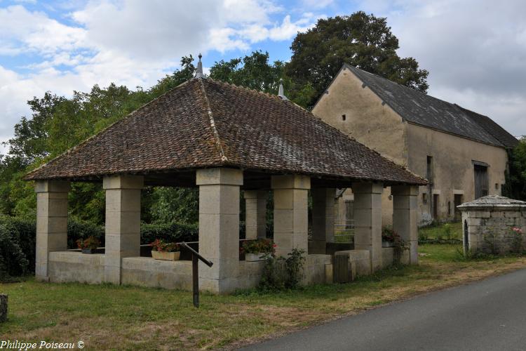 Lavoir de Crux la Ville