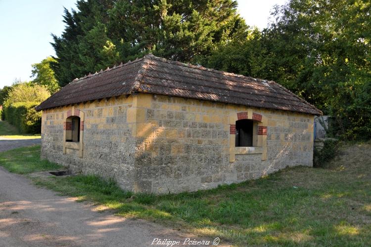 Le lavoir des Vaux d'Amognes