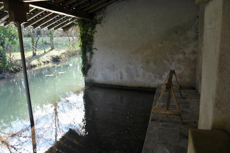 Le lavoir du Sénat d'Entrains sur Nohain