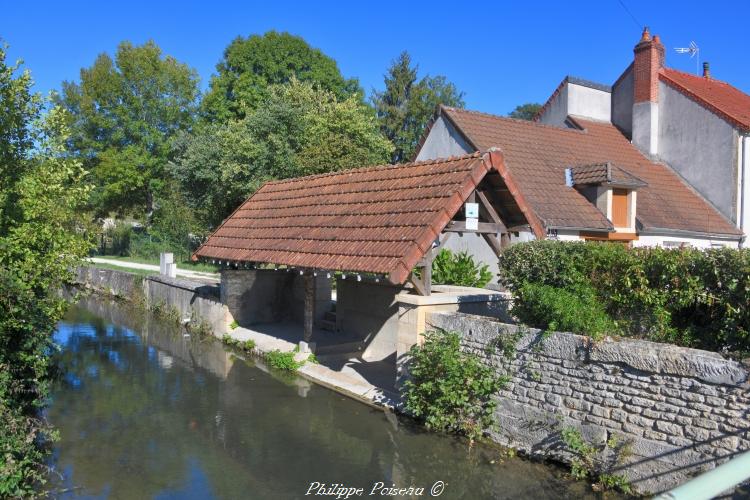 Le lavoir du chemin des Laignes