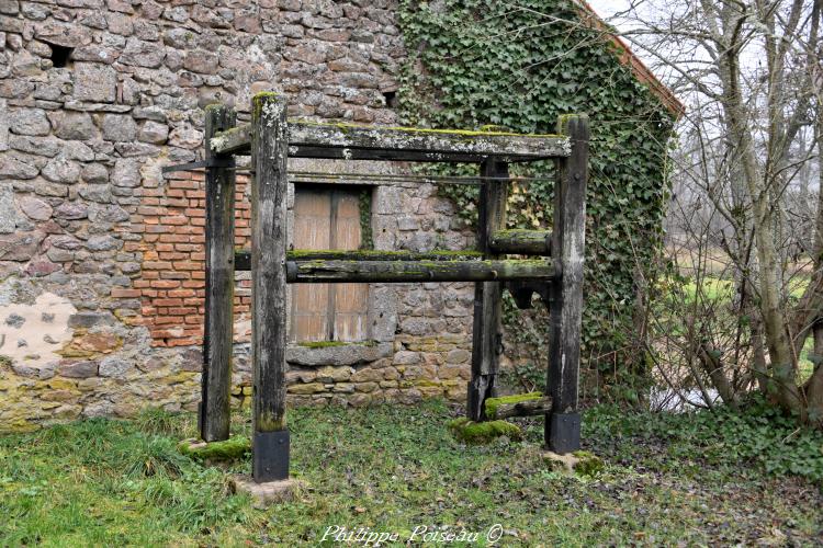 Le métier à ferrer d'Alligny