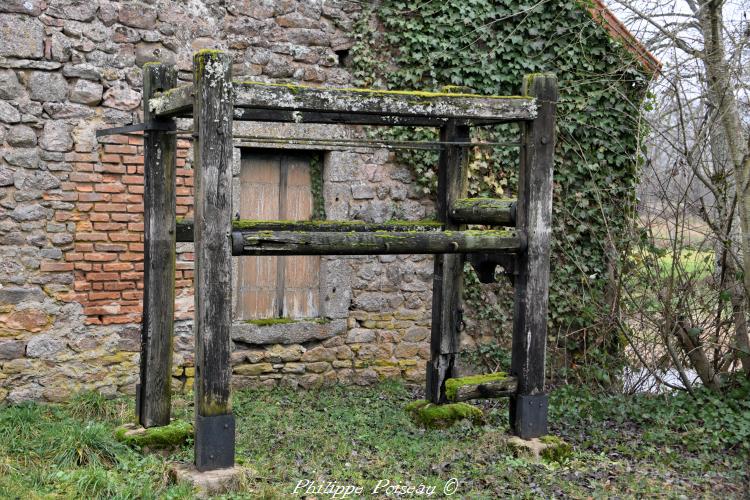 Le métier à ferrer d'Alligny